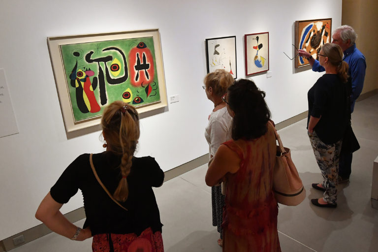 Vue de l’exposition « Miró, les chemins de la poésie ». Le Doyenné, Brioude. 2019
